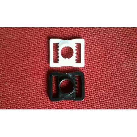 Kypäränsolki Karhu / J-Pesis