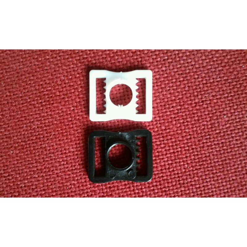 Kypäränsolki Karhu / J-Pesis