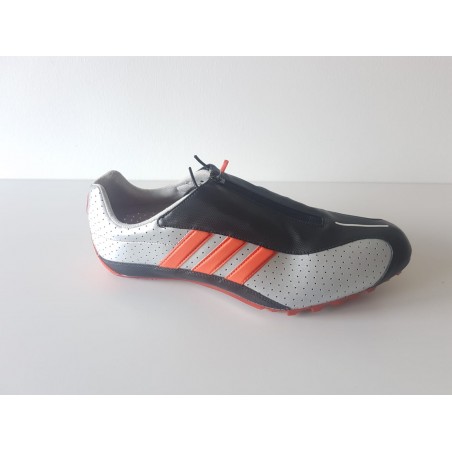 Adidas PowerSprint -pikajuoksupiikkari