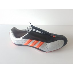 Adidas PowerSprint -pikajuoksupiikkari
